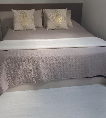 Agreable Chambre Double Avec Salle D'Eau Privative Le Mesnil-Theribus Luaran gambar