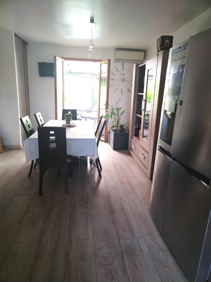 Agreable Chambre Double Avec Salle D'Eau Privative Le Mesnil-Theribus Luaran gambar